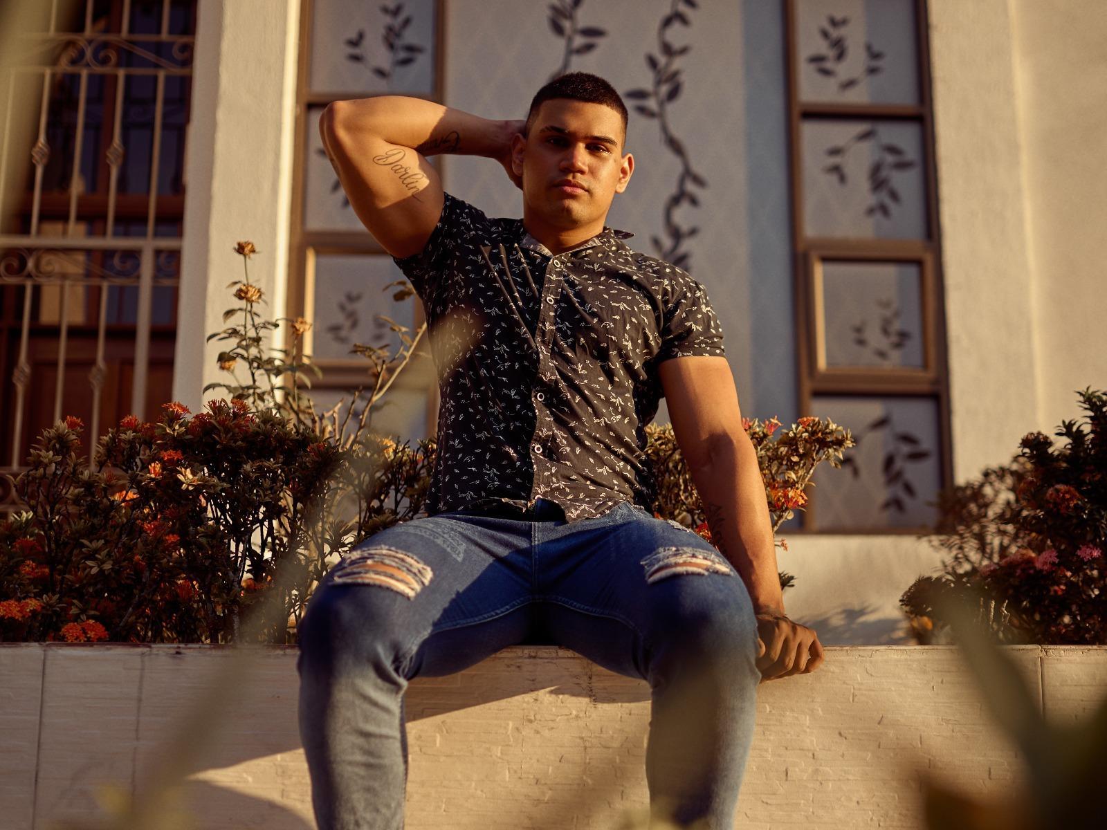 Aaronhunter__ from Colombia