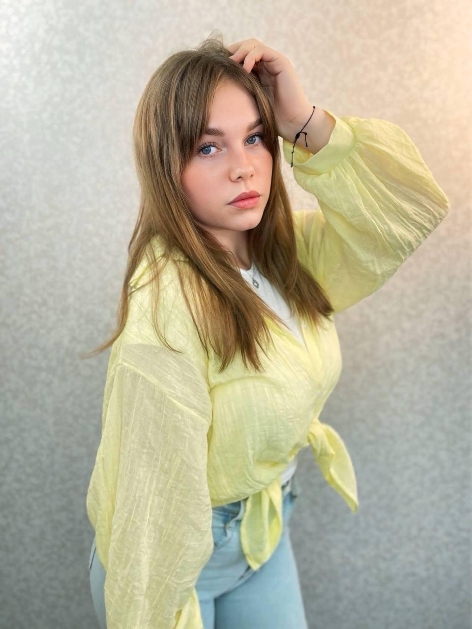 AleenSavannah from France
