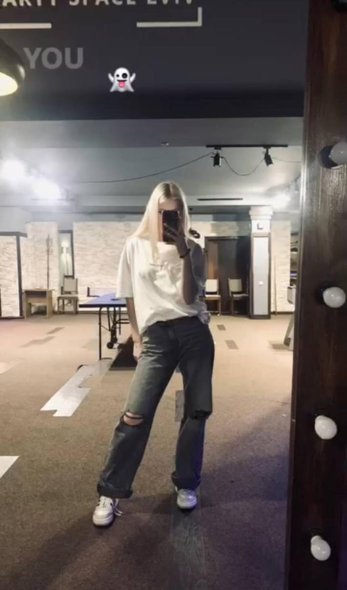 AliceMeaww_ from United States