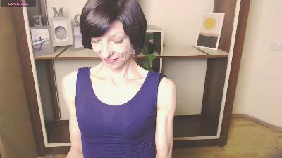 AngelinaLess_ from United States