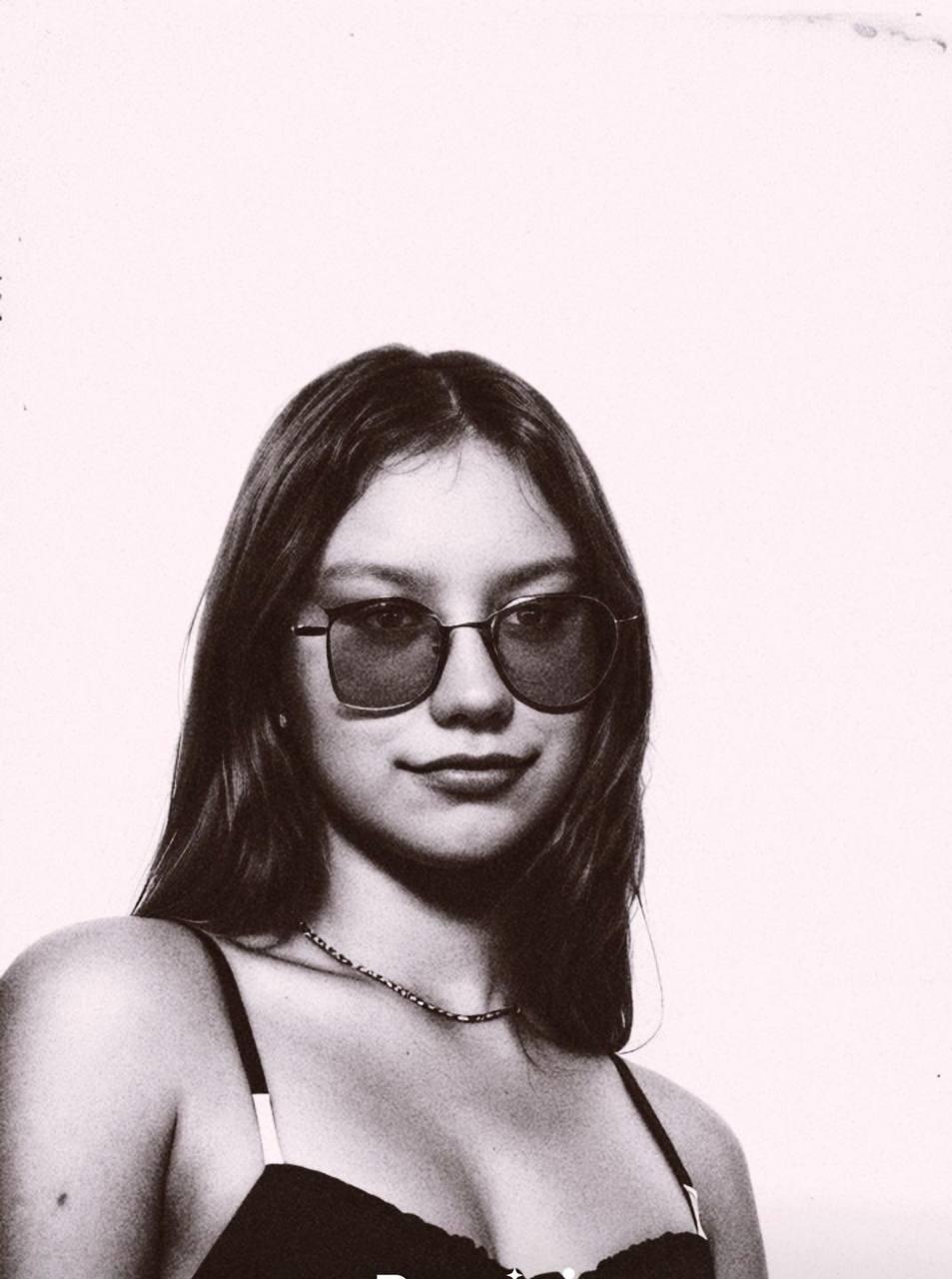 AngelinaLow from United States