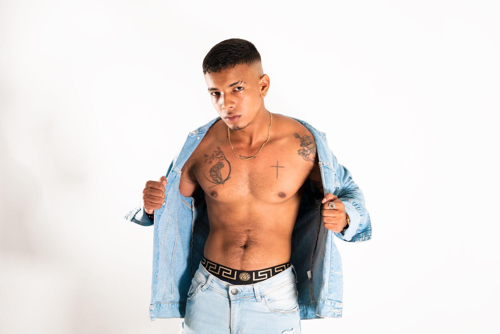 Chris_fendi from Colombia