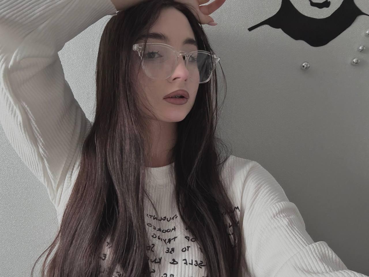 LashellBarrick from France