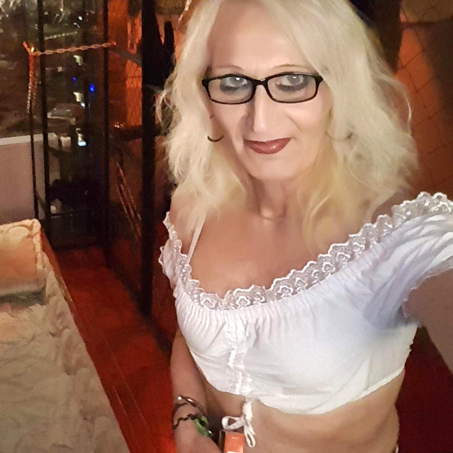 LolaRent66 from Germany
