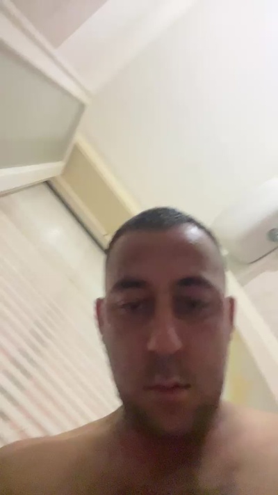 Mipiacelafiga93 from Italy