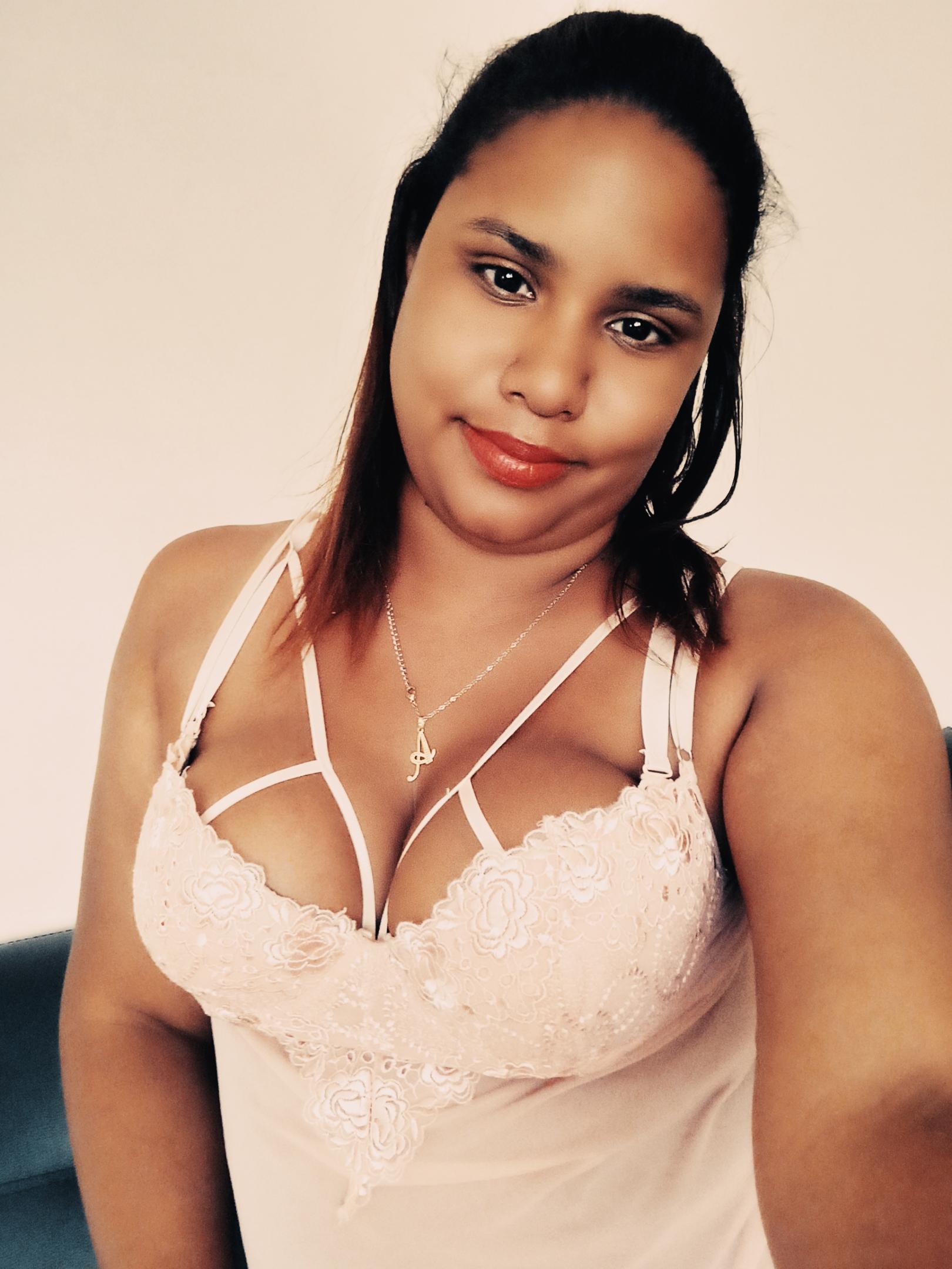 Monica2702 from Chile