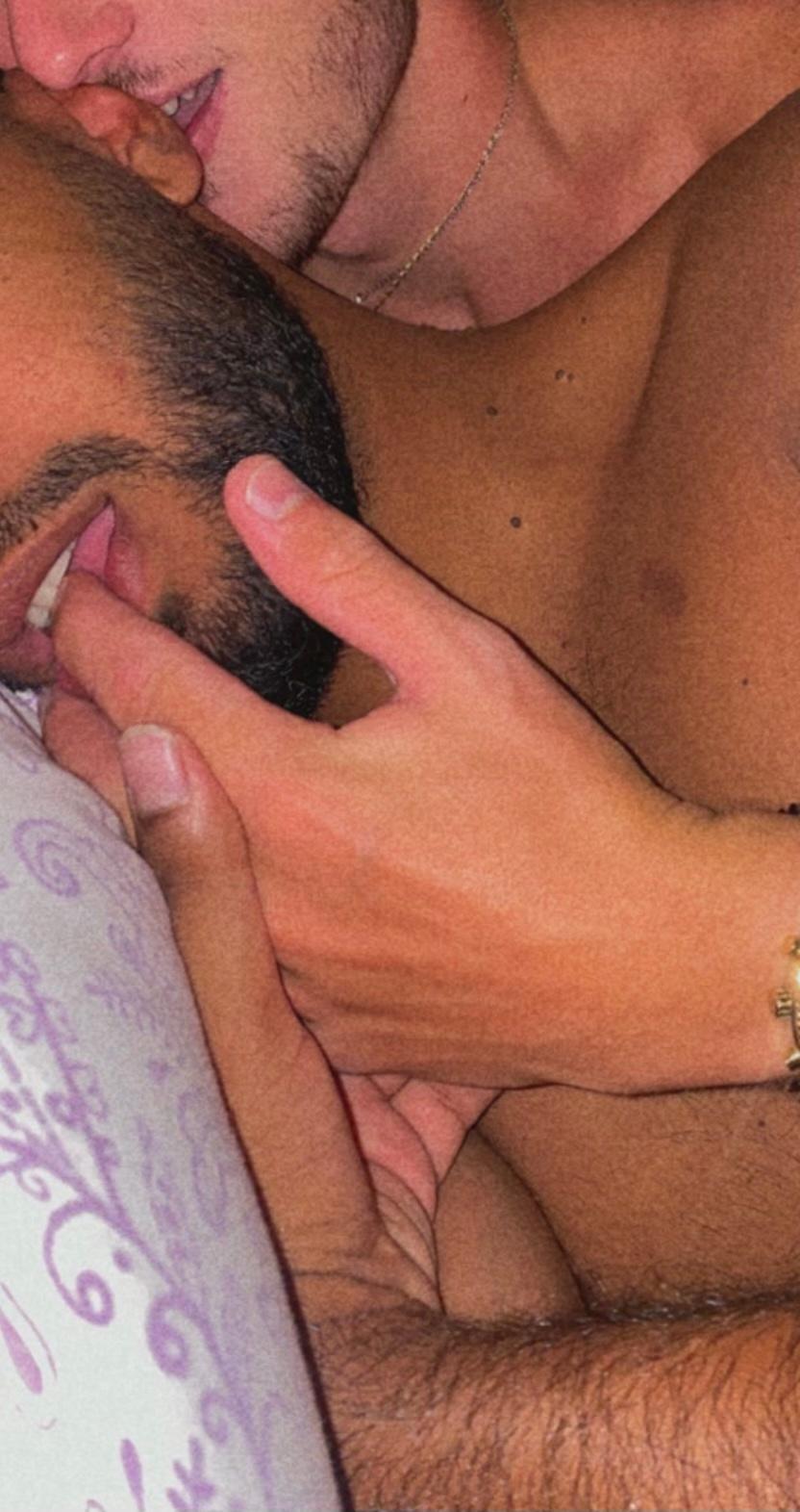 Sexyboyshow69 from France