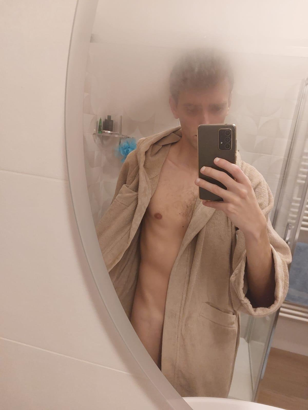 Tom_ita1 from Italy