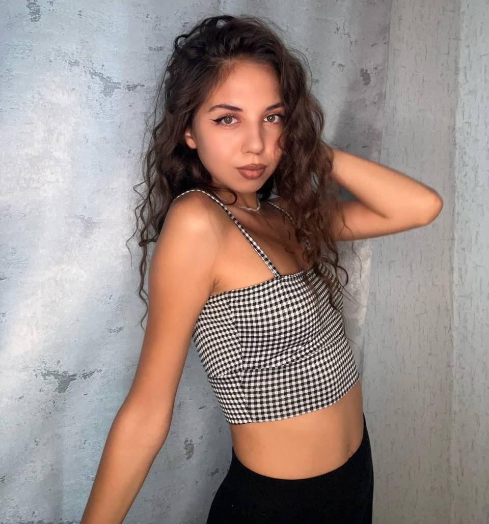 VictoriaMarlow from France