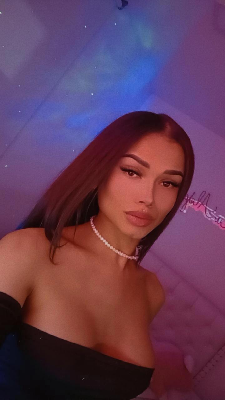 alee_lenoxxx from Colombia