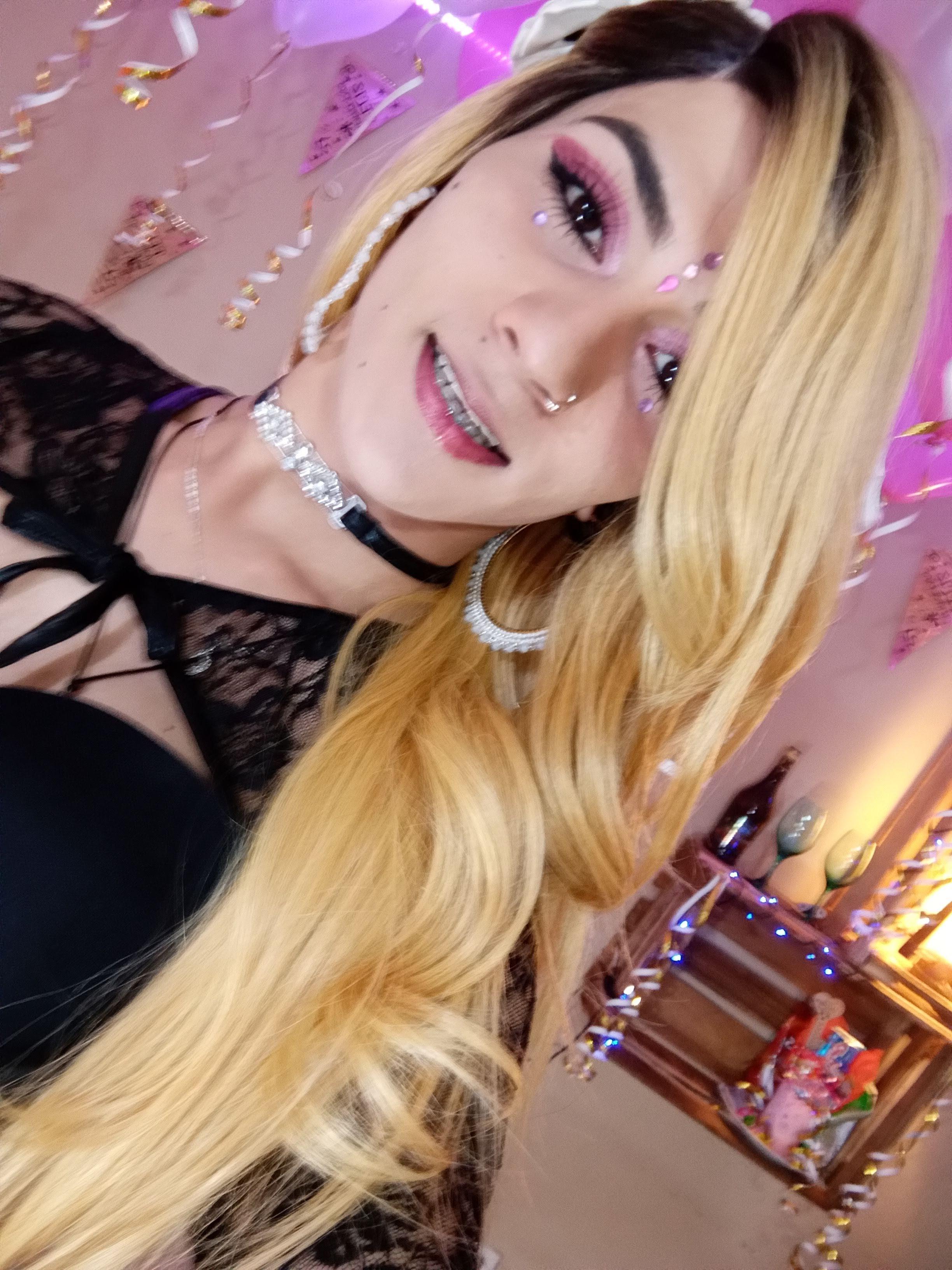 hot_couple2030 from United States