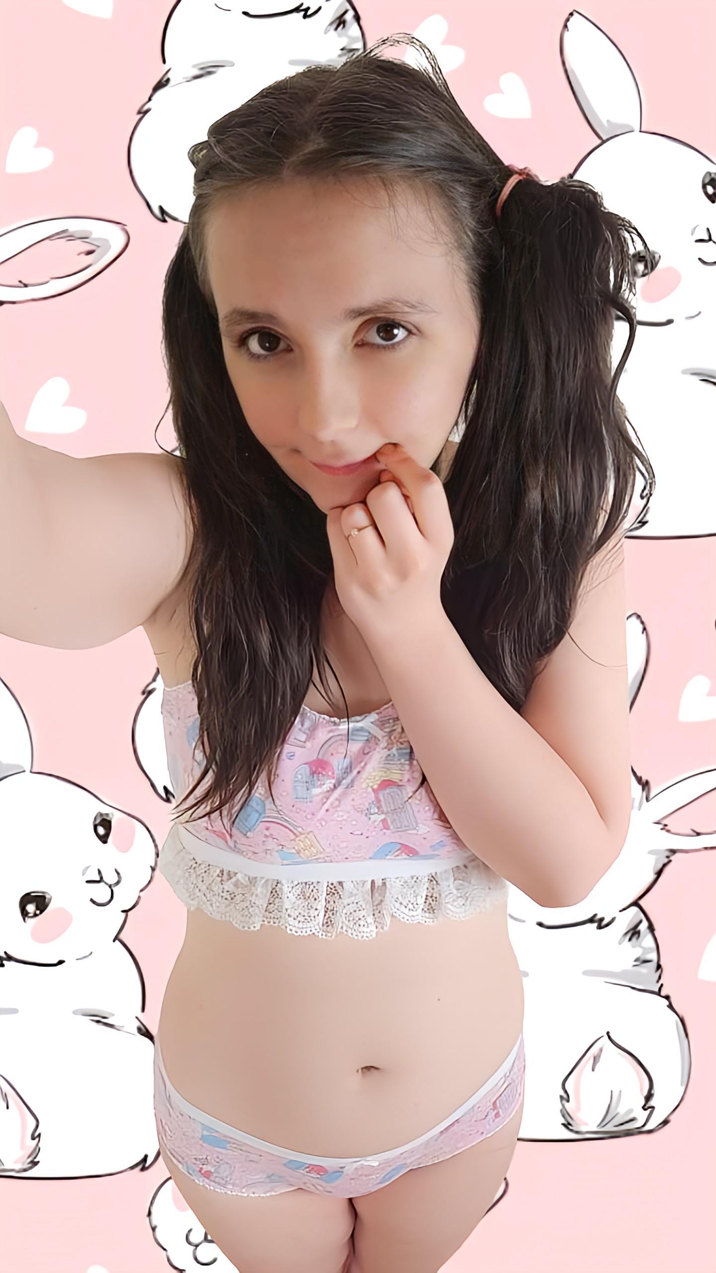 julia14000 from France